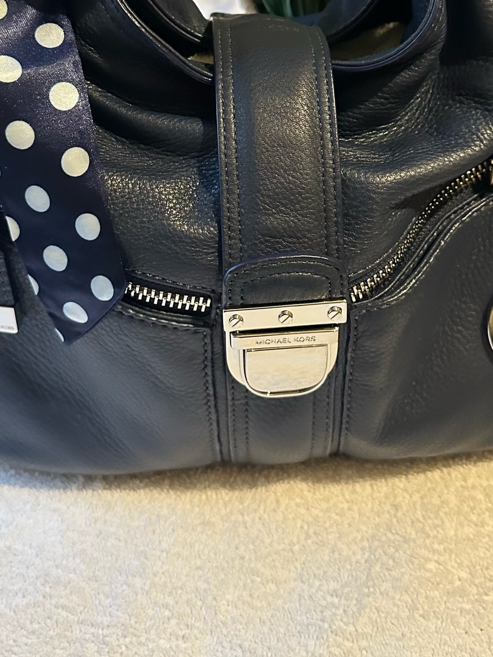 Michael Kors Navy Pebbled Leather Hobo Shoulder Bag Silver Hardware EUC - Picture 3 of 12